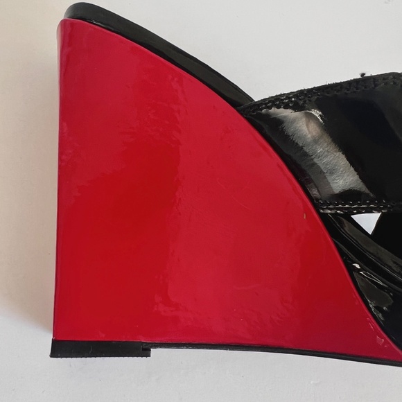 Donald Pliner Ishi Black/Red Patent Leather Elastic Strap Wedge Sandals 8.5M - Picture 7 of 16